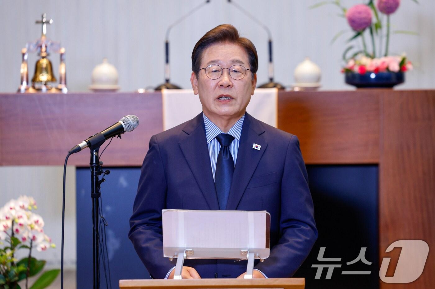 이재명 더불어민주당 대통령 후보가 제21대 대통령선거를 하루 앞둔 2일 오후 경기 성남시 주민교회에서 지지를 호소하며 마지막 대국민 기자회견을 하고 있다. 2025.6.2/뉴스1 ⓒ News1 안은나 기자