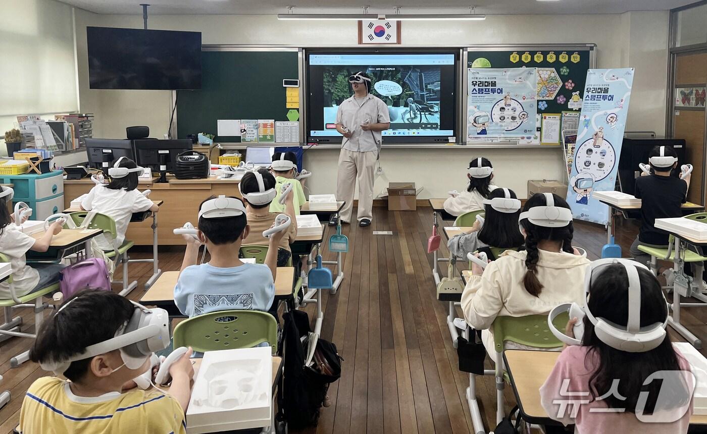 2일 대전교촌초등학교에서 진행된 ‘스탬프투어’ (대전유성구청 제공. 재판매 및 DB 금지)2025.6.2/뉴스1