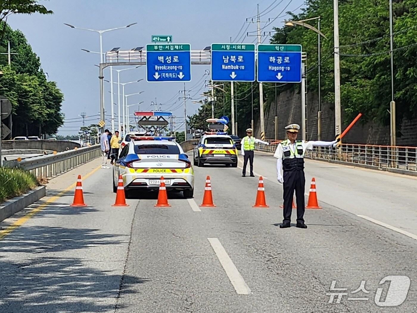 본문 이미지 - 전북경찰청은 8월 29일까지 집중호우·태풍 등으로 인한 교통사고를 예방하기 위해 특별교통관리를 추진한다고 2일 밝혔다.(전북경찰청 제공. 재판매 및 DB금지)