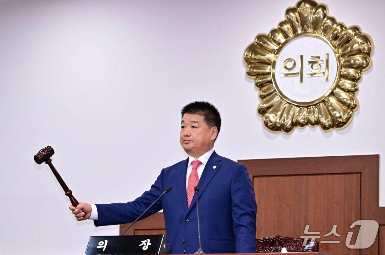 본문 이미지 - 나영민 김천시의장이 2일 열린 정례회를 주재하고 있다. (김천시의회 제공. 재판매 및 DB금지)/뉴스1