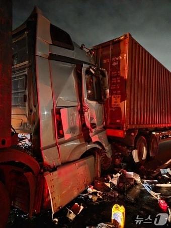 본문 이미지 - 사고 현장&#40;독자 제공. 재판매 및 DB금지&#41;.