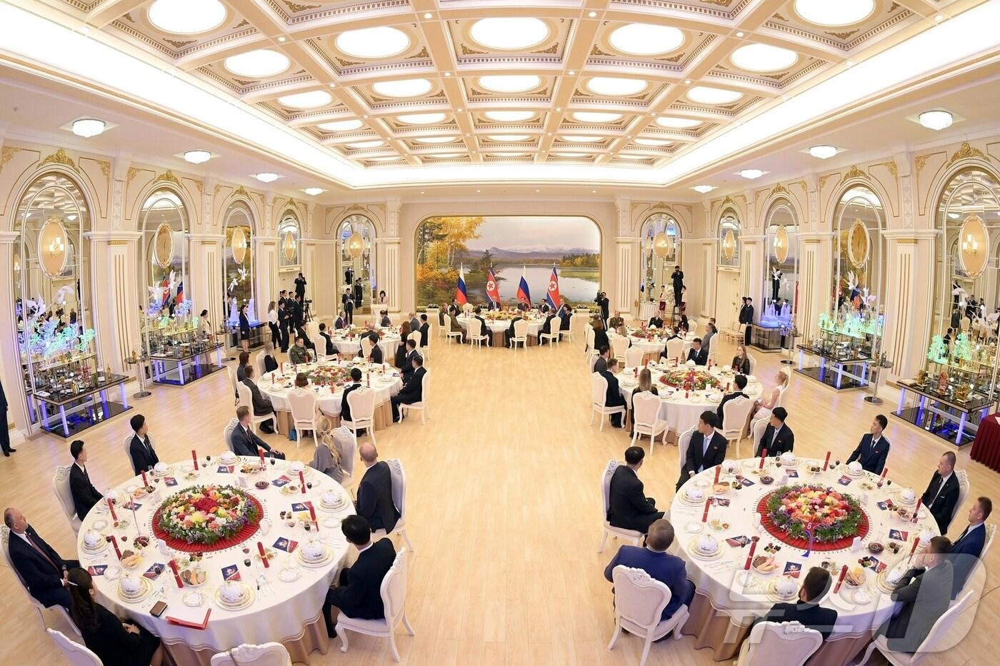 (평양 노동신문=뉴스1) = 북한과 러시아의 공동 연회 장면. [국내에서만 사용가능. 재배포 금지. DB 금지. For Use Only in the Republic of Korea. Redistribution Prohibited] rodongphoto@news1.kr