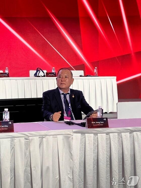 본문 이미지 - 김중수 아시아배드민턴연맹 회장이 BWF 에어배드민턴 위원회 위원장으로 선출됐다. (대한배드민턴협회 제공)