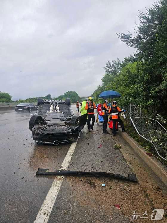 본문 이미지 - 20일 발생한 강원 춘천시 신북읍 천전리 교통사고 자료 사진.&#40;강원도소방본부 제공. 재판매 및 DB금지&#41; 2025.6.20/뉴스1