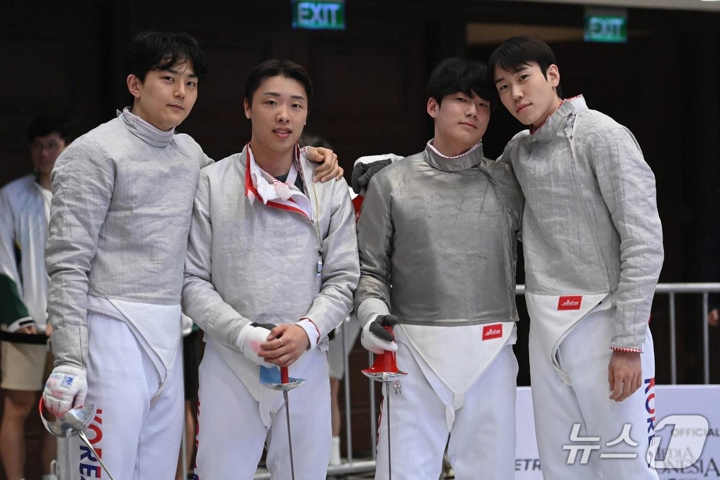 펜싱 남자 사브르 대표팀이 아시아선수권 단체전에서 은메달을 획득했다. &#40;대한펜싱협회 제공&#41;