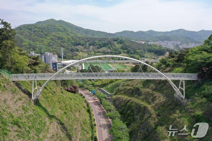 본문 이미지 - 광주 남구 제석산 구름다리.&#40;남구 제공. 재판매 및 DB 금지&#41;