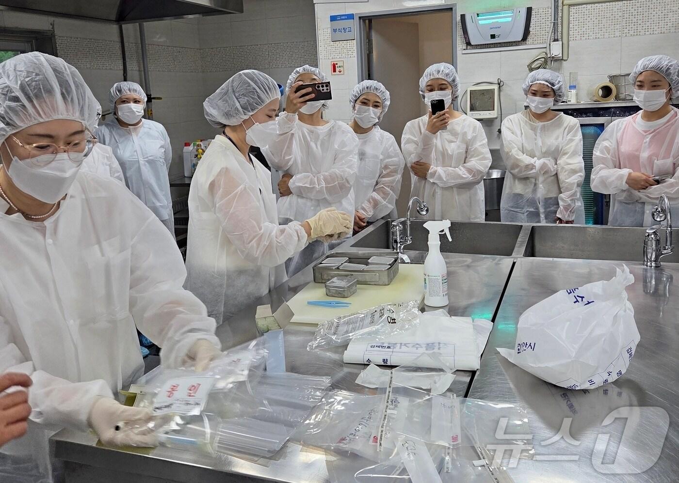충남도는 지난 20일 천안시청 구내식당에서 ‘2025년 식중독 발생 현장대응 모의훈련’을 실시했다. &#40;충남도 제공. 재판매 및 DB 금지&#41; 2025.6.22/뉴스1 ⓒ News1 이동원 기자