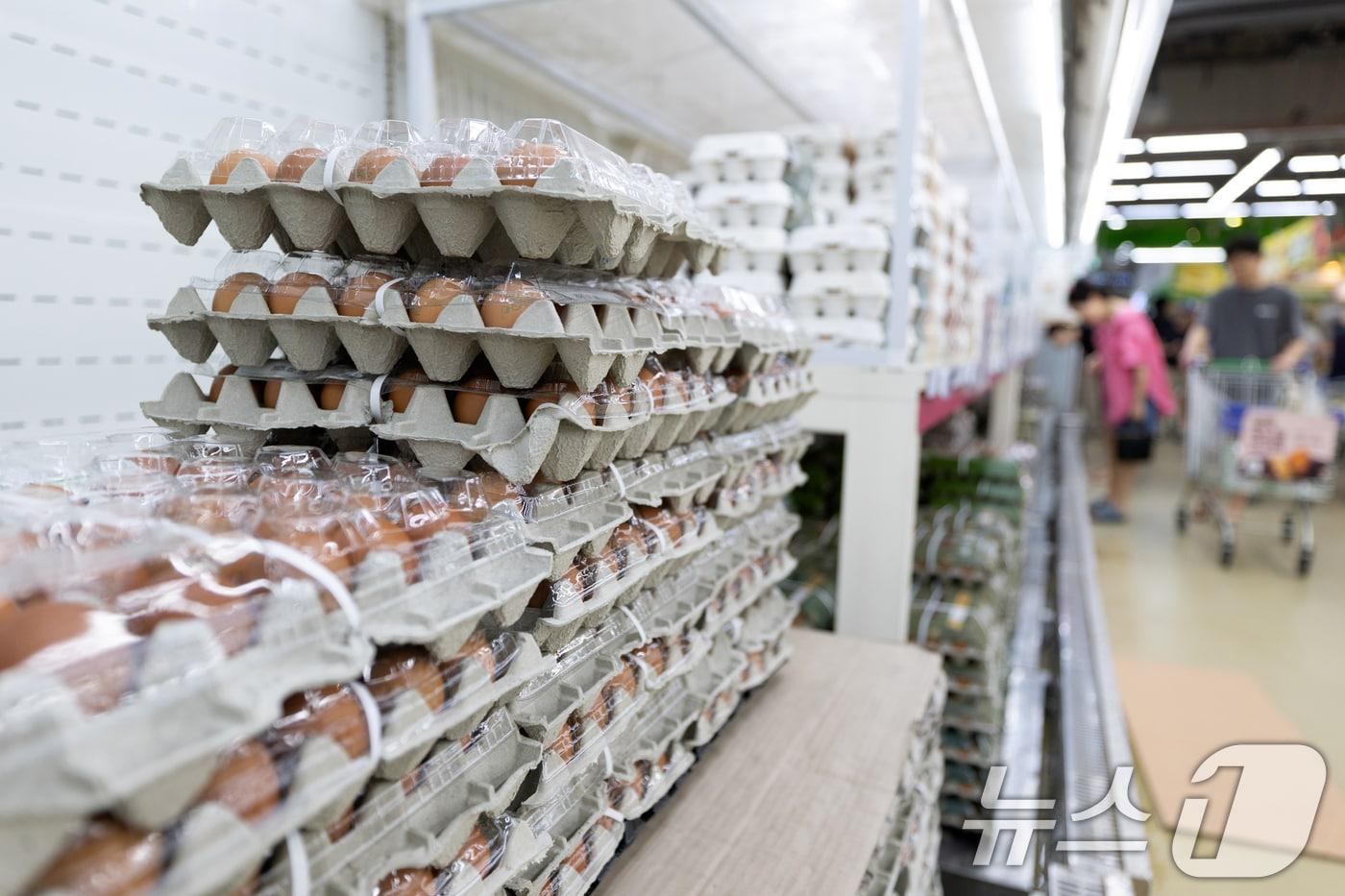 서울 시내의 한 대형마트에 계란이 진열돼 있다. ⓒ News1 이승배 기자