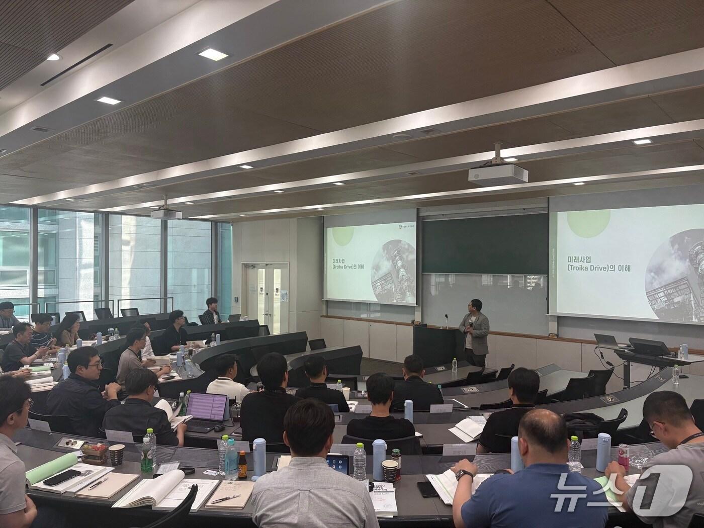 본문 이미지 - 고려아연이 임직원들을 대상으로 한 '리더십 아카데미'를 진행한다. (사진제공 = 고려아연) 