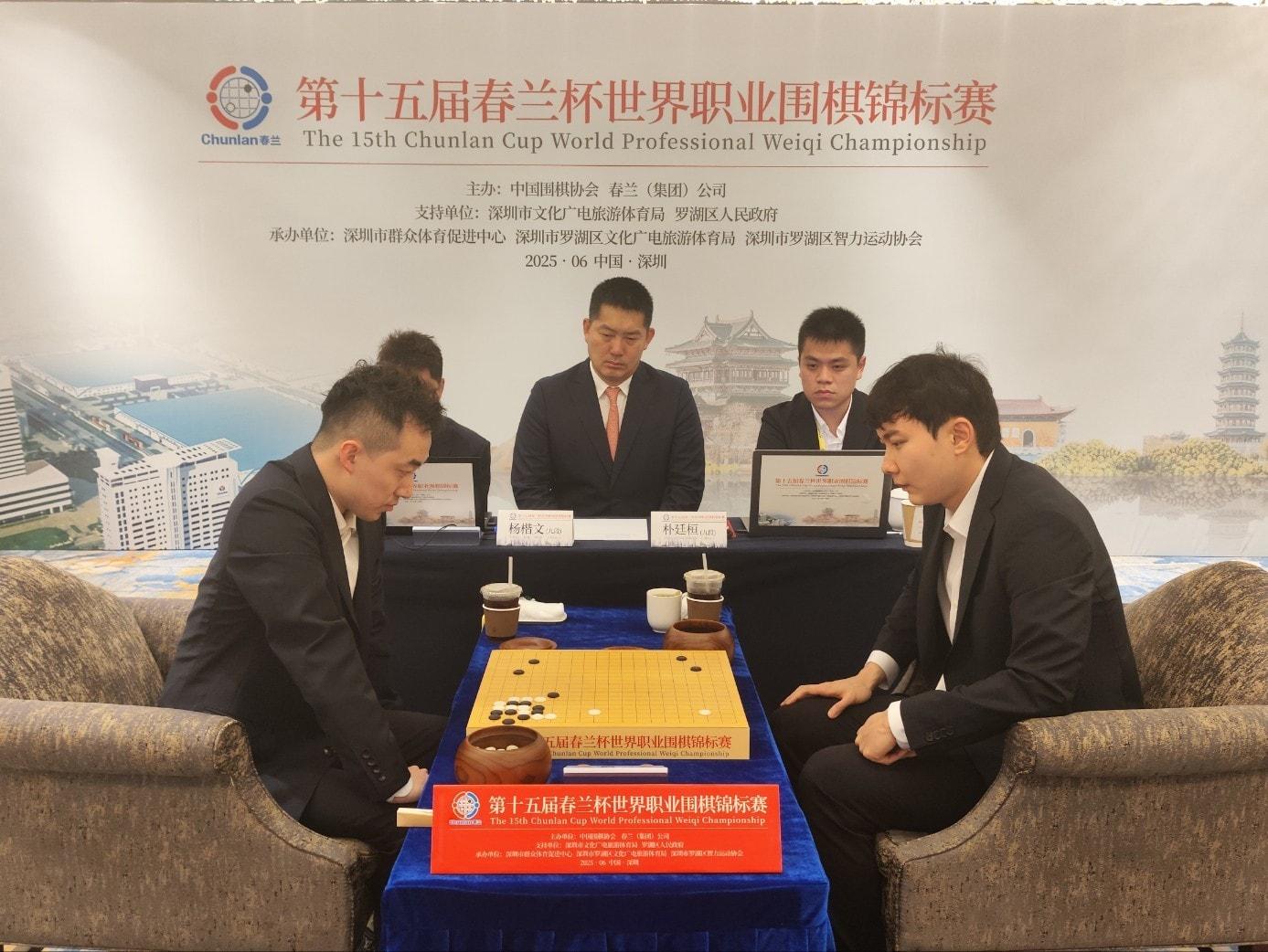 본문 이미지 - 춘란배 결승전서 맞붙은 박정환 9단&#40;오른쪽&#41;과 양카이원 9단.&#40;한국기원 제공&#41;