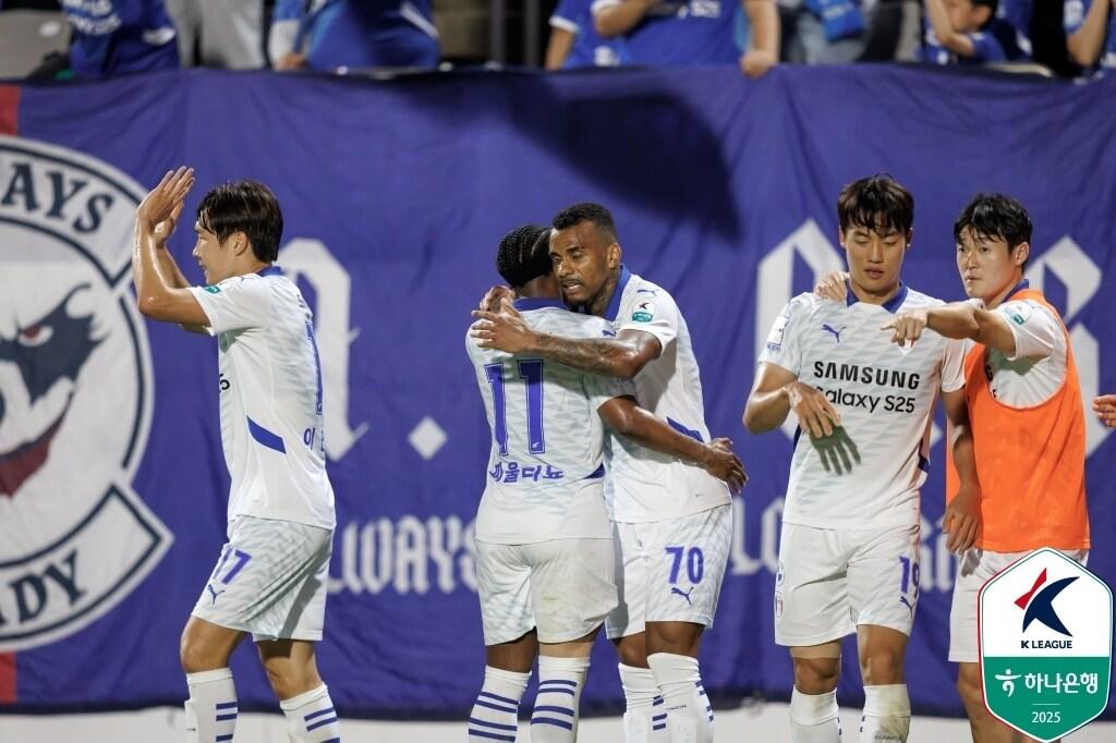 본문 이미지 - K리그2 2위 수원 삼성.&#40;한국프로축구연맹 제공&#41;