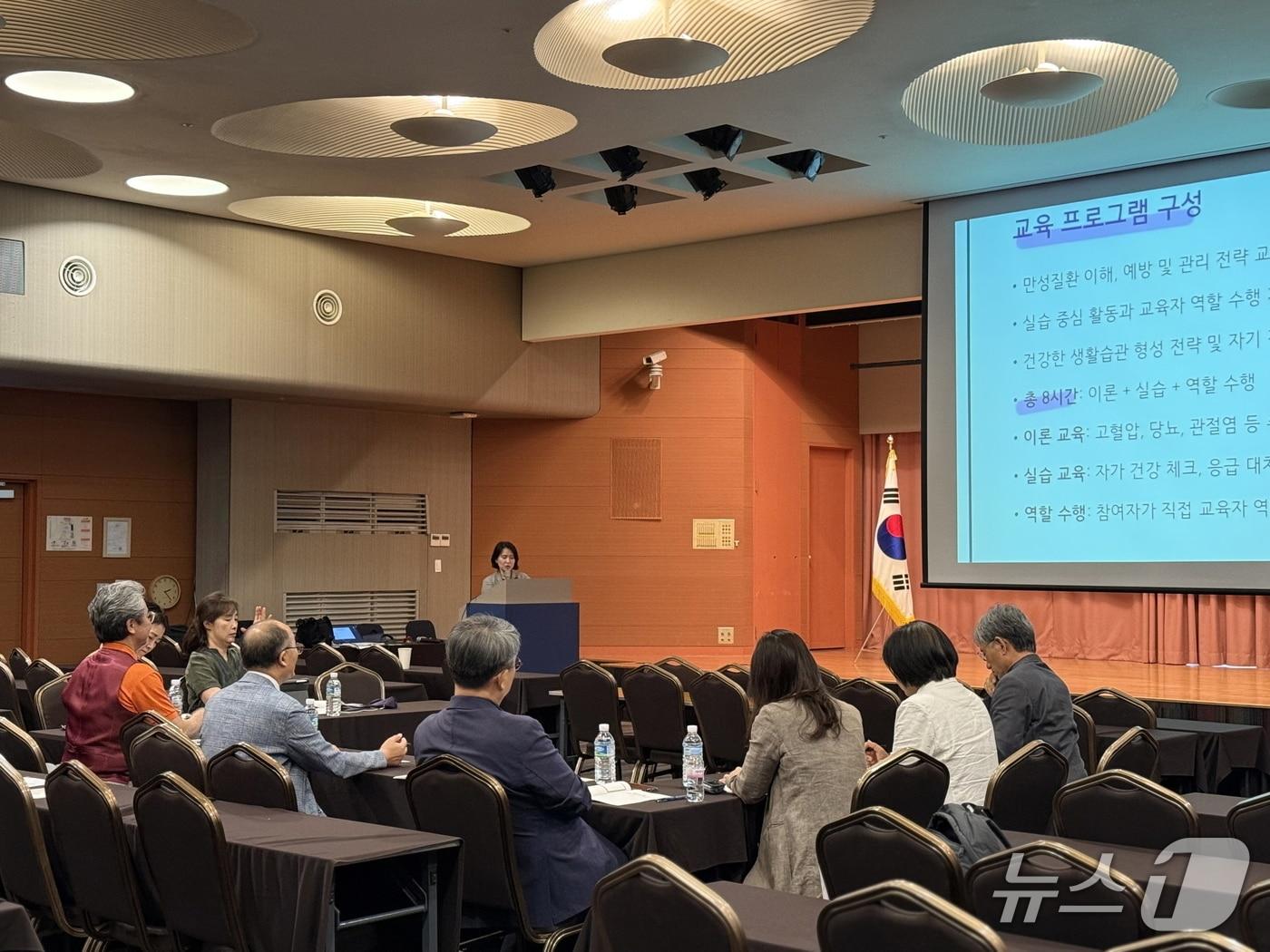 본문 이미지 - 건양대학교 웰다잉융합연구소와 제주대학교 사회과학연구소가 최근 제주 한화리조트에서 ‘한국형 웰에이징 확산을 위한 사회적 약자의 교통 접근성’을 주제로 제5회 공동 학술대회를 개최했다.(건양대 제공.재판매 및 DB금지)/뉴스1