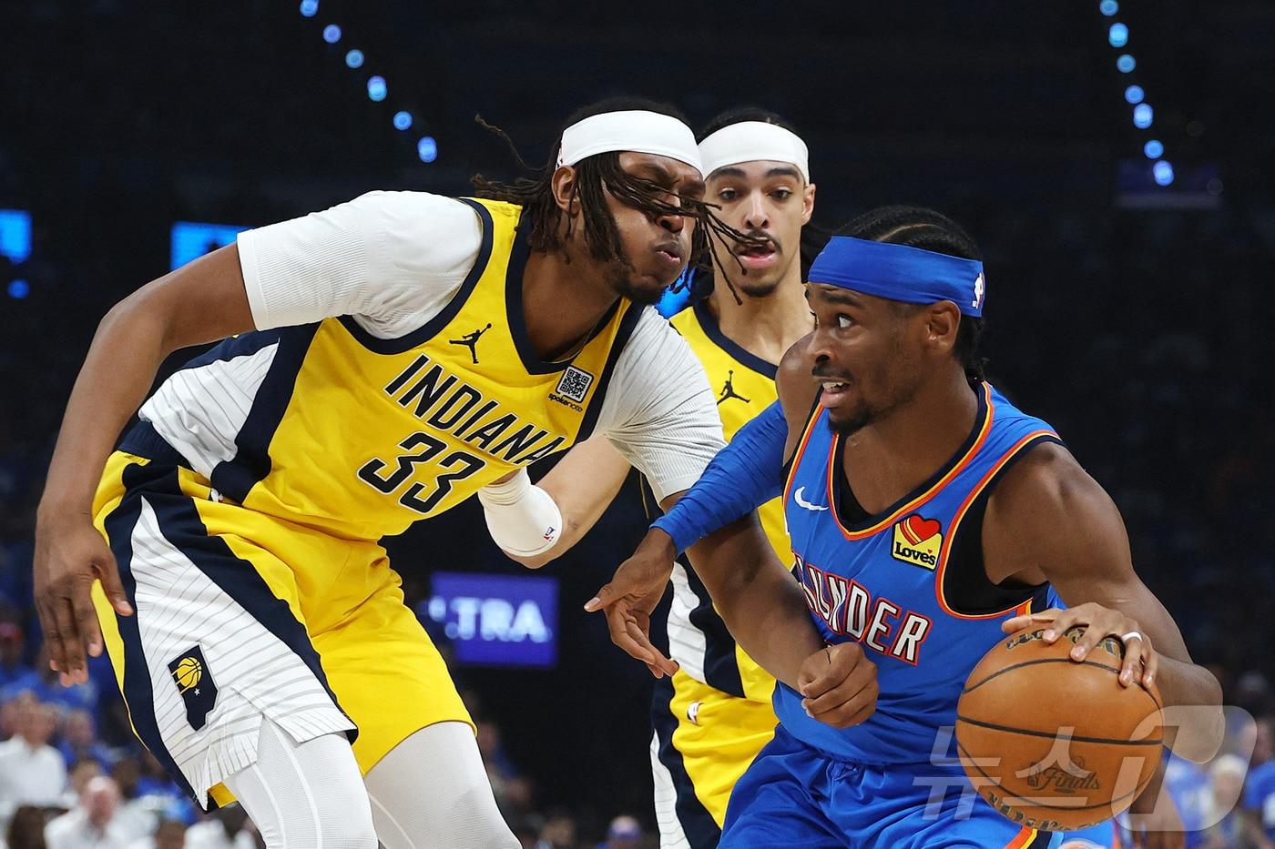 NBA 오클라호마시티 길저스-알렉산더가 인디애나와 파이널 7차전에서 드리블을 하고 있다.ⓒ AFP=뉴스1