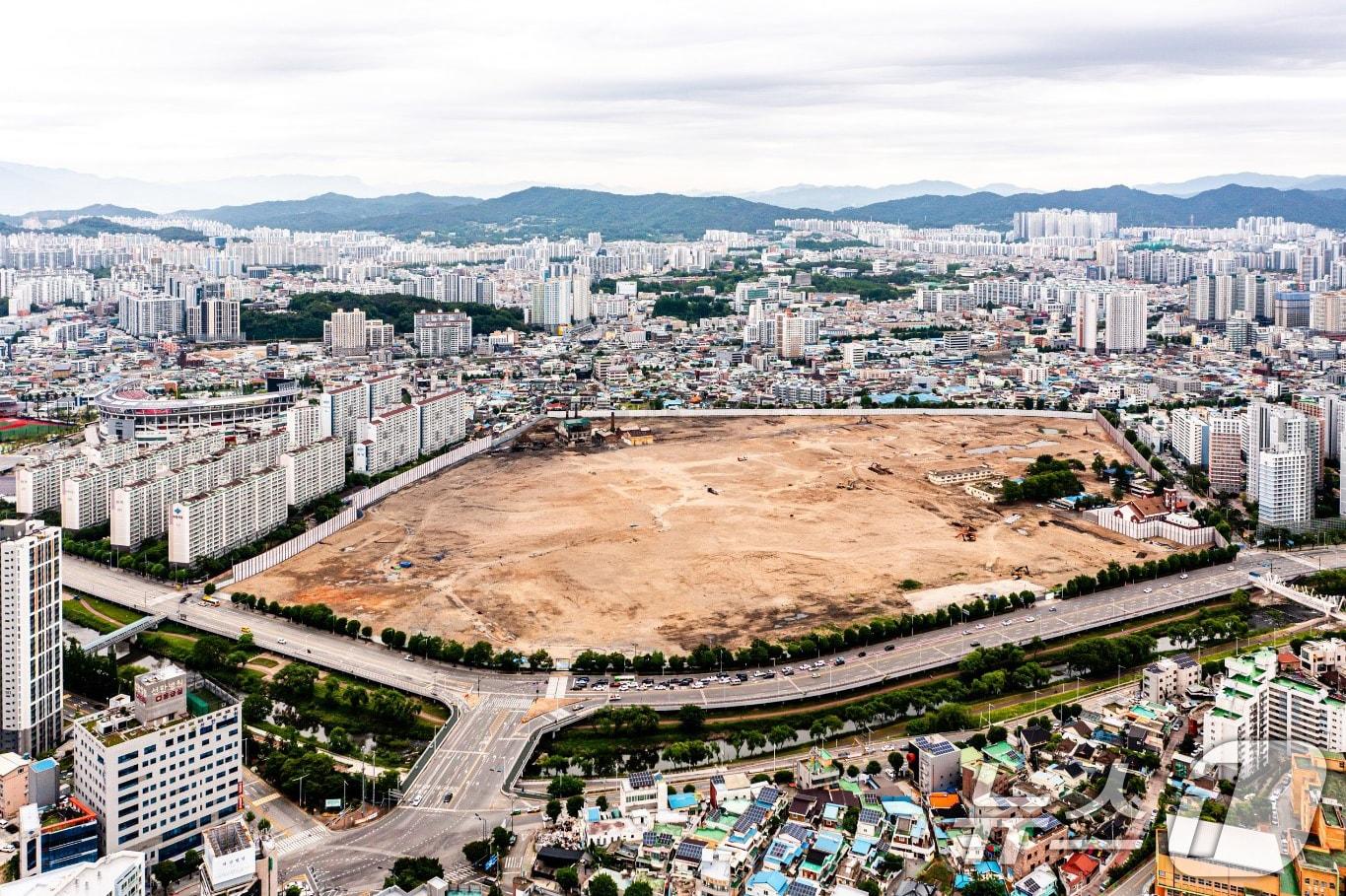 본문 이미지 - 광주 북구 임동 전방·일신방직 공장 부지 철거 후 모습.&#40;챔피언스시티복합개발피에프브이 제공. 재판매 및 DB 금지&#41; 