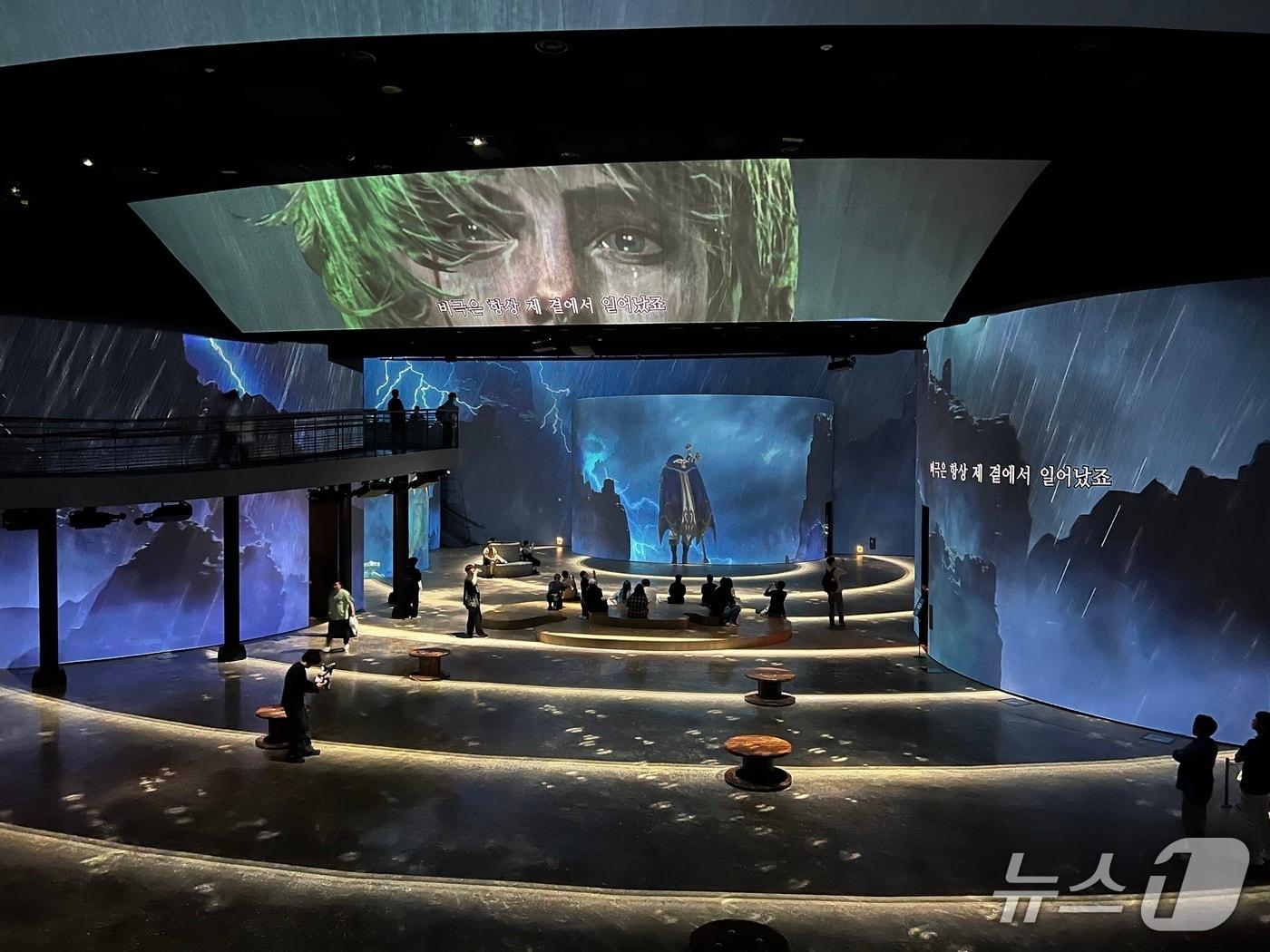 본문 이미지 - 23일 서울 광진구 워커힐호텔에서 로스트아크 미디어아트전 '로스트아크 빛의 여정'이 열렸다.2025.6.23/뉴스1 ⓒ 뉴스1 김민재 기자