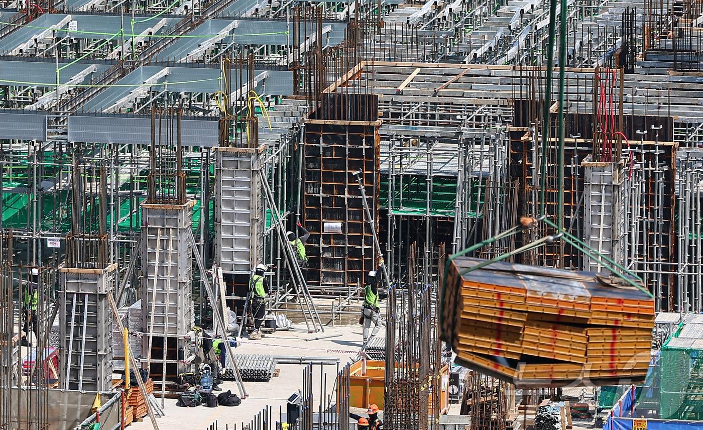 서울 시내 한 아파트 건설현장./뉴스1 ⓒ News1 김도우 기자