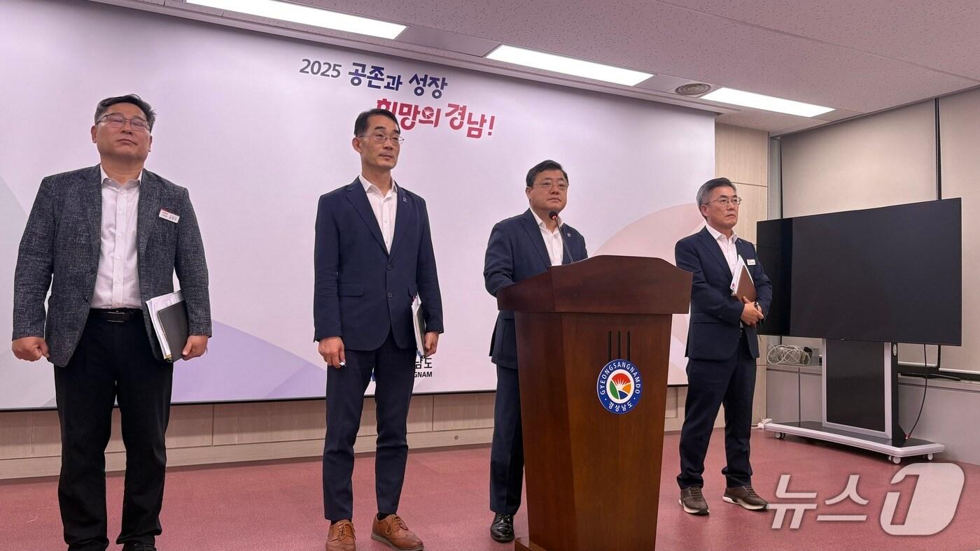 박명균 경남도 행정부지사가 23일 도청 프레스센터에서 마창대교 국제중재 판정결과와 관련해 브리핑을 하고 있다.2025.6.23/뉴스1 강정태 기자