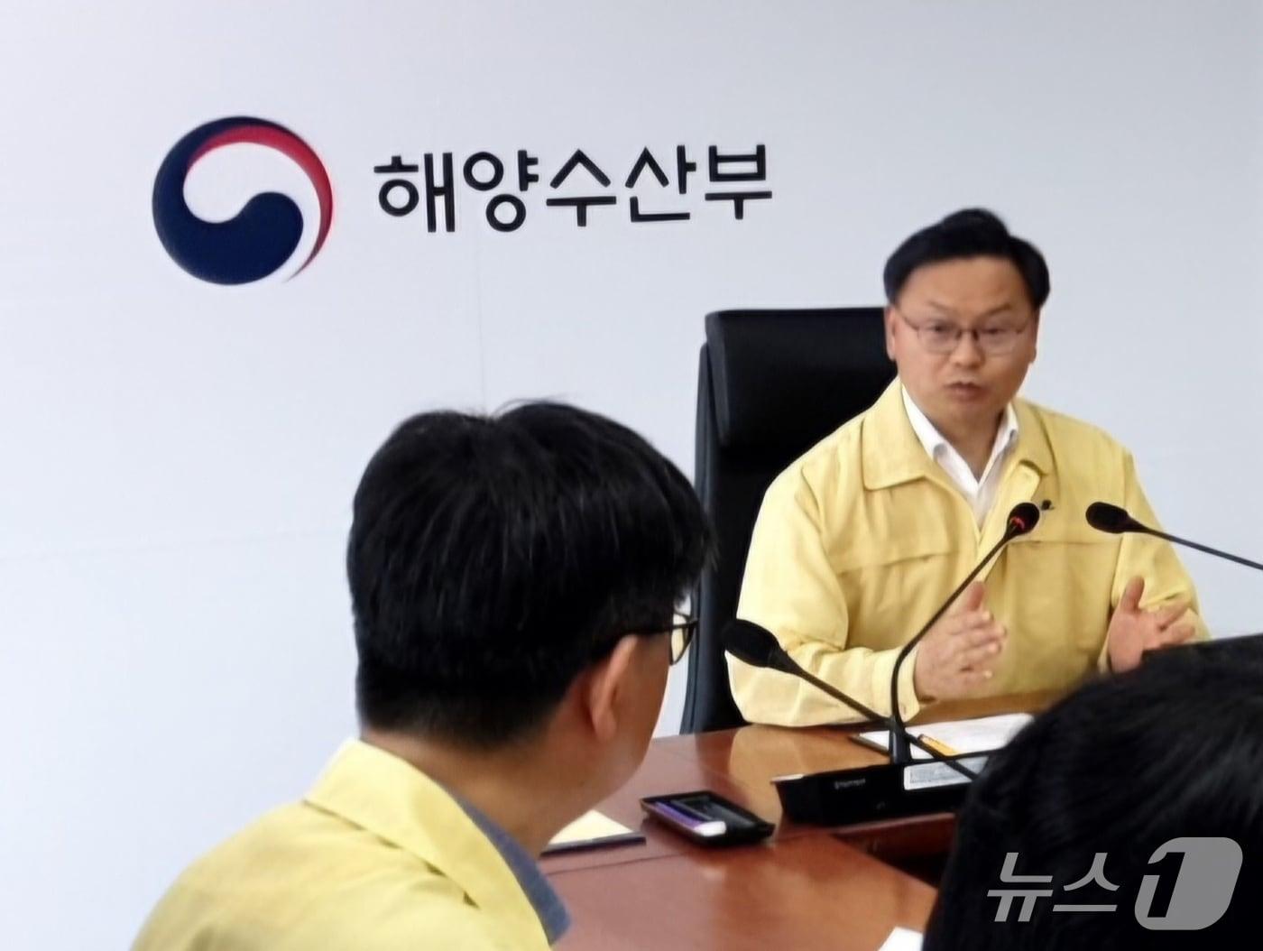 본문 이미지 - 김성범 해양수산부 차관이 22일 중동사태 관련 긴급 상황점검회의를 개최하고 있다.(해양수산부 제공)