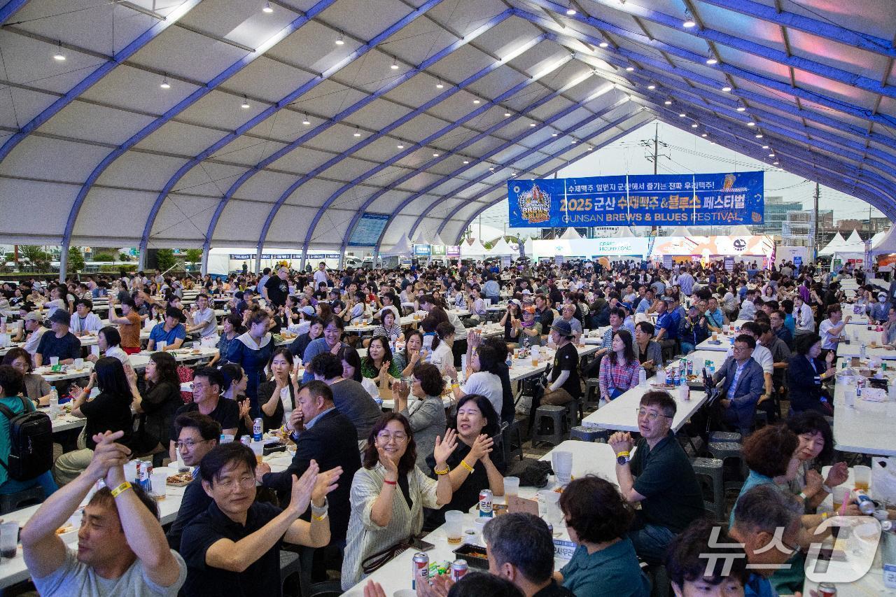 본문 이미지 - &#39;군산 수제맥주&블루스 페스티벌&#39;이 지난 22일 3일간의 일정을 마치고 성공적으로 막을 내렸다.&#40;군산시 제공. 재판매 및 DB금지&#41;