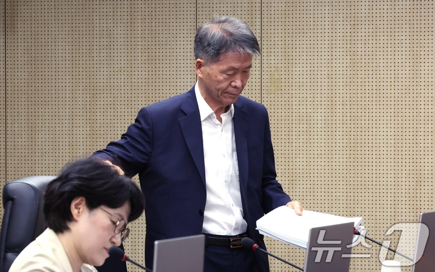 김용원 국가인권위원회 상임위원이 23일 서울 중구 국가인권위원회에서 열린 제 13차 전원위원회에 참석하고 있다. 2025.6.23/뉴스1 ⓒ News1 박지혜 기자