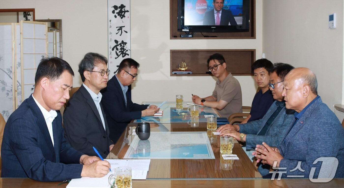 강원도 소방본부와 강원도 자원봉사센터, 재난대응 역량 강화 간담회 개최.(도소방본부 제공, 재판매 및 DB금지)