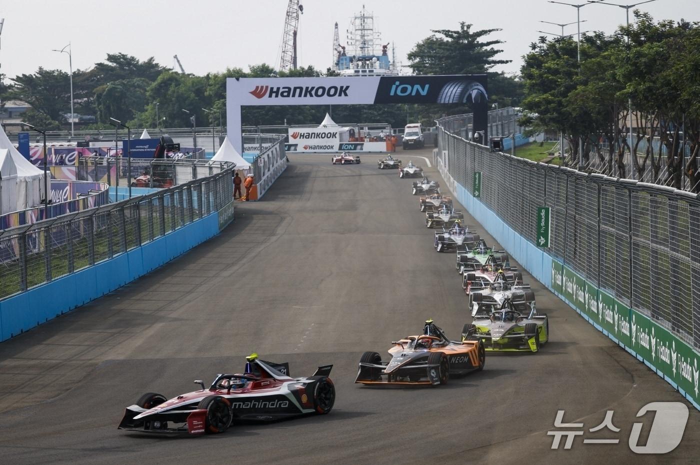 포뮬러 E 2025 자카르타 E-Prix 경기 장면 (한국타이어 제공)
