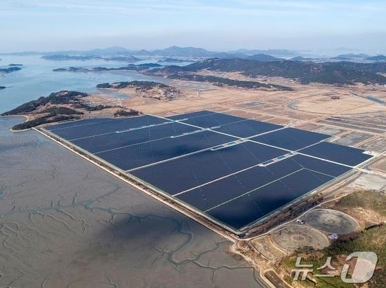 본문 이미지 - 신안 안좌면 태양광발전소 &#40;신안군 제공&#41;/뉴스1 ⓒ News1 김태성 기자 
