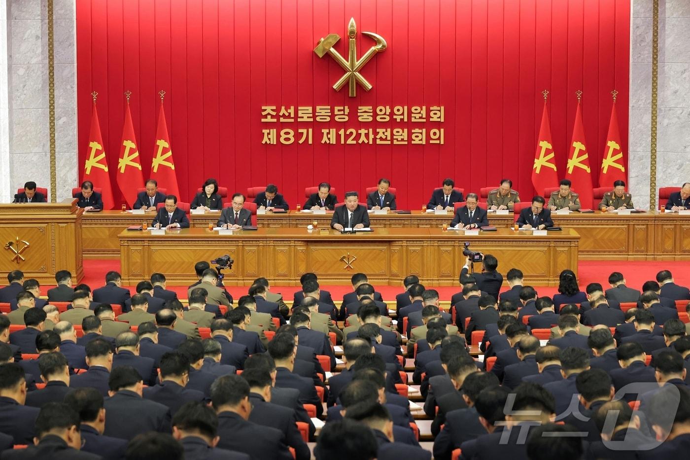 (평양 노동신문=뉴스1) = 북한 노동당 기관지 노동신문은 24일 김정은 당 총비서 주재로 "조선로동당 중앙위원회 제8기 제12차 전원회의 확대회의가 2025년 6월 21일부터 23일까지 진행됐다＂라고 보도했다. [국내에서만 사용가능. 재배포 금지. DB 금지. For Use Only in the Republic of Korea. Redistribution Prohibited] rodongphoto@news1.kr