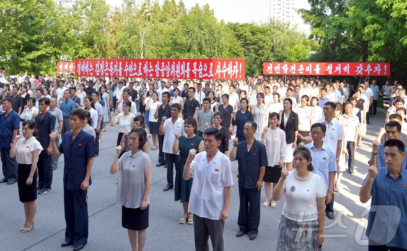 (평양 노동신문=뉴스1) = 북한 노동당 기관지 노동신문은 24일 '6·25(한국전쟁) 미제반대투쟁의 날'을 맞아 학생들의 복수 결의모임이 지난 23일 조국해방전쟁승리기념관 교양마당에서 진행됐다고 보도했다. [국내에서만 사용가능. 재배포 금지. DB 금지. For Use Only in the Republic of Korea. Redistribution Prohibited] rodongphoto@news1.kr