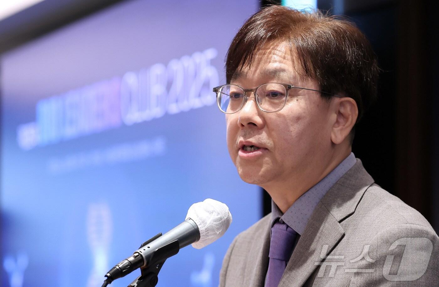 이영섭 뉴스1 대표이사가 24일 오전 서울 중구 소공동 롯데호텔에서 열린 &#39;제25회 바이오리더스클럽&#39;에서 인사말을 하고 있다. ⓒ News1 김성진 기자