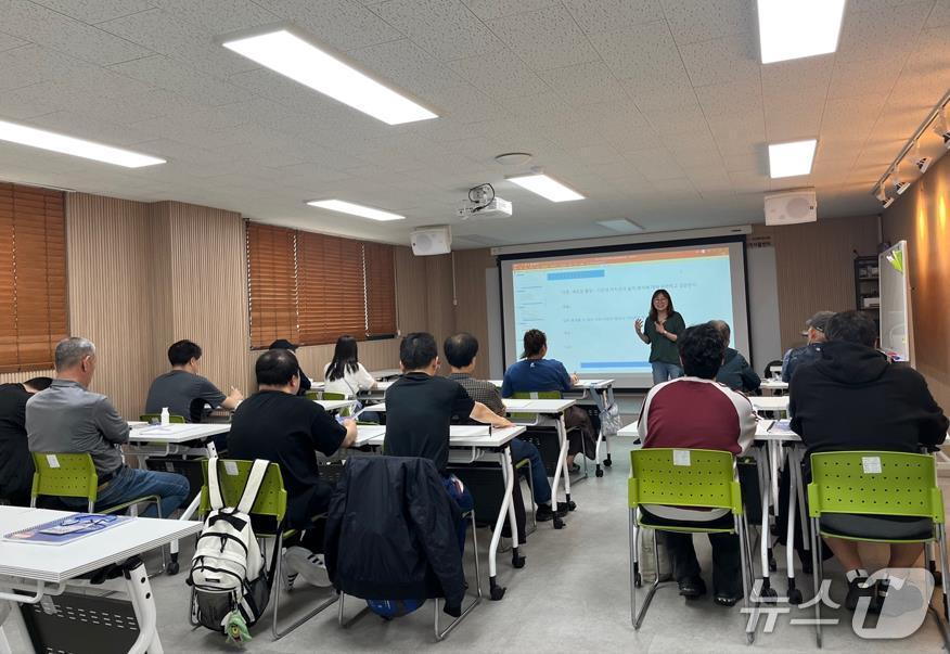 본문 이미지 - 서울시 희망의 인문학 &#39;희망 과정&#39; 참여 모습.&#40;서울시 제공&#41;