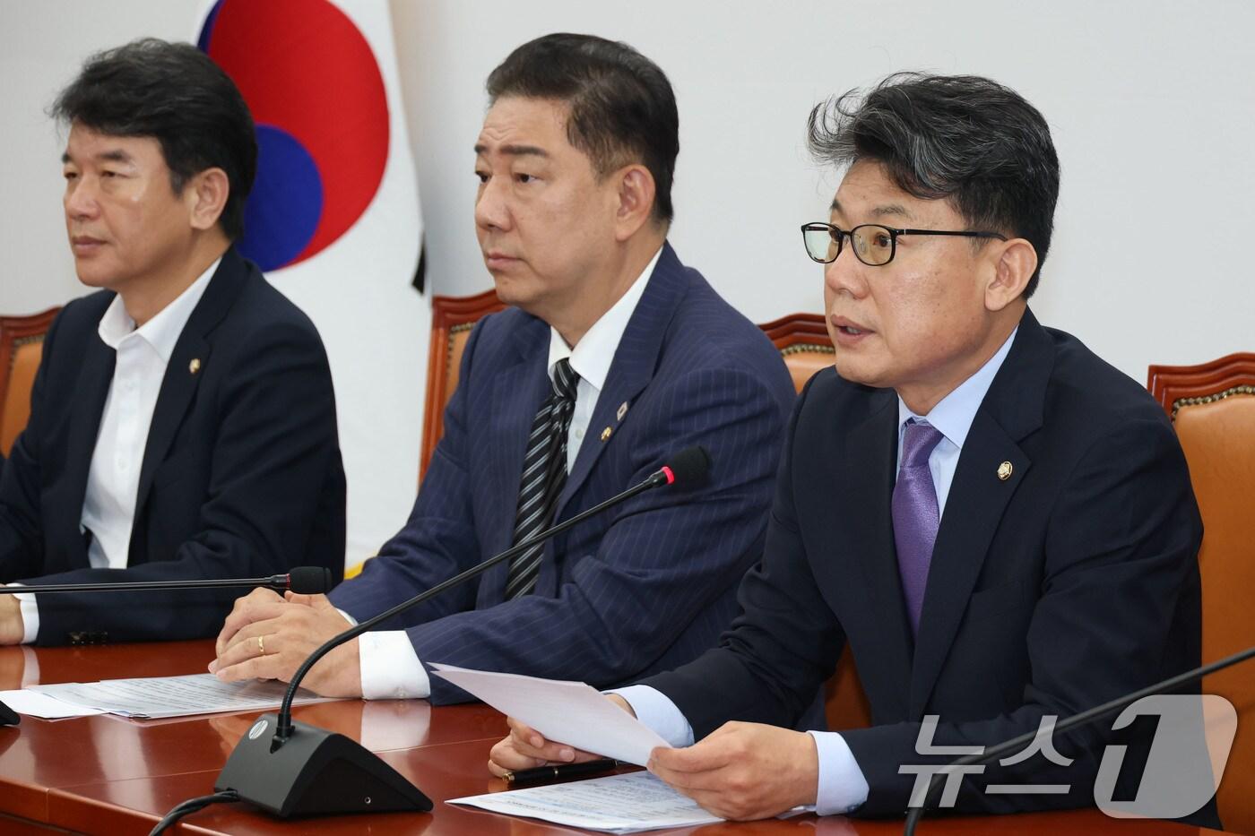 진성준 더불어민주당 정책위의장이 24일 오전 서울 여의도 국회에서 열린 원내대책회의에서 발언하고 있다. 2025.6.24/뉴스1 ⓒ News1 이광호 기자