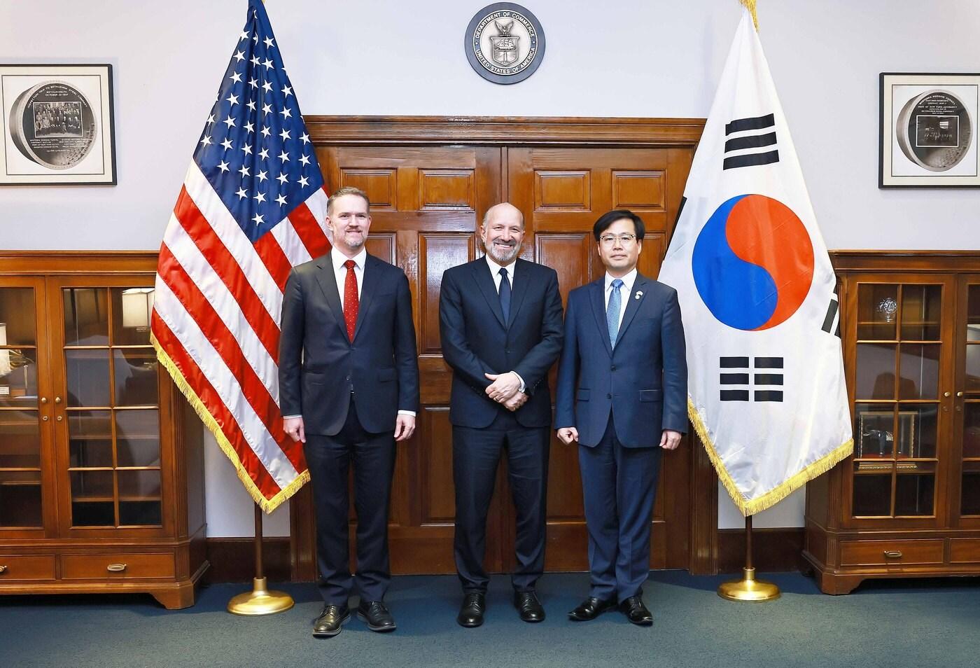 여한구 산업통상자원부 통상교섭본부장이 23일(현지시간) 하워드 러트닉 상무장관 및 제이미슨 그리어 미국무역대표부(USTR) 대표와 통상 협의를 진행했다. (산업통상자원부 제공) 2025.06.24 /뉴스1