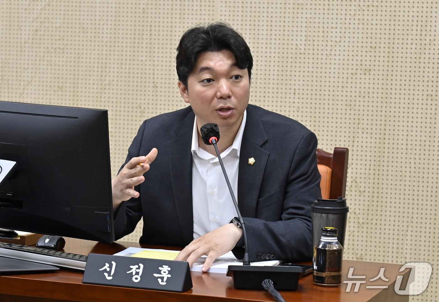 신정훈 광주 북구의원이 지난 19일 2025년도 안전도시위원회 행정사무감사에서 발언하고 있다.&#40;광주 북구의회 제공. 재판매 및 DB 금지&#41;