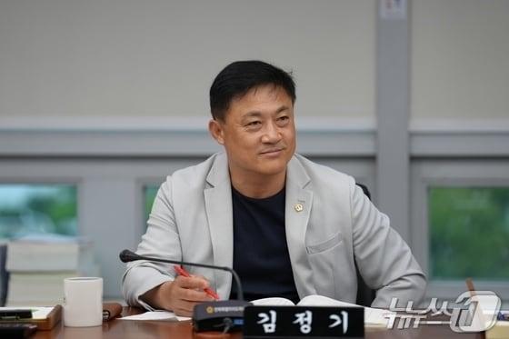 본문 이미지 - 김정기 전북도의원이 대표 발의한 ‘기후테크 산업 육성 및 지원 조례안’이 경제산업건설위원회 심사를 통과했다.(의회제공. 재판매 및 DB제공)2025.6.24/뉴스1