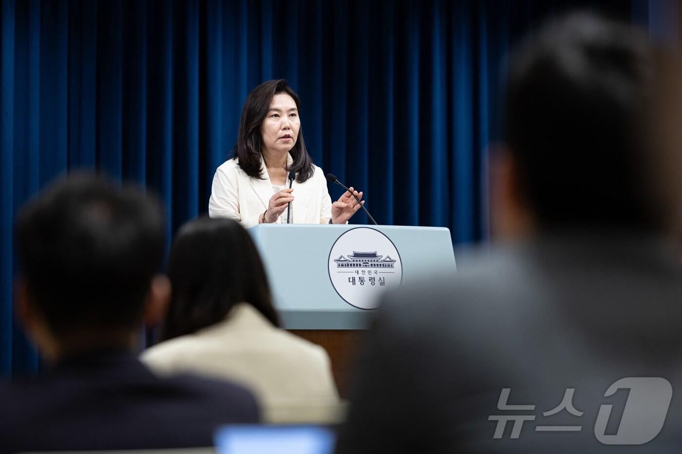 강유정 대통령실 대변인이 24일 서울 용산구 대통령실 청사에서 이재명 대통령 주재 국무회의 결과 관련 브리핑을 하고 있다. 2025.6.24/뉴스1 ⓒ News1 이재명 기자