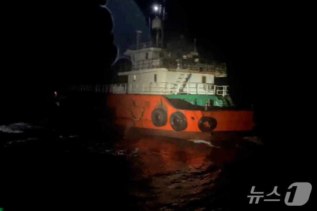 본문 이미지 - 급유선(중부지방해양경찰청 서해5도특별경비단 제공.재판매 및 DB금지)