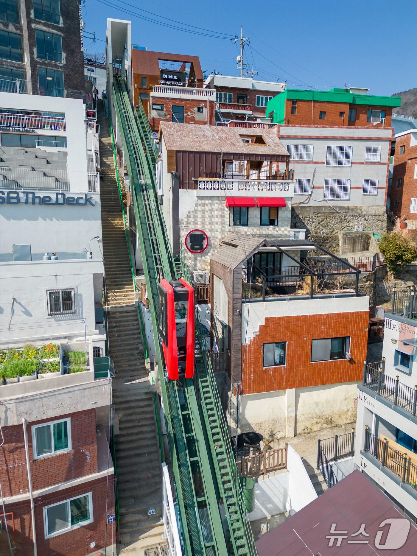 본문 이미지 - 부산 동구 '초량 168계단'. (부산 동구 제공. 재판매 및 DB 금지)