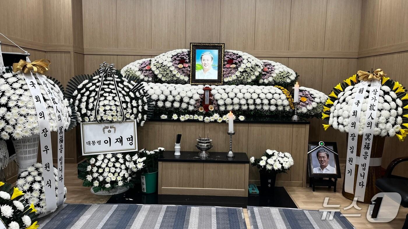 유성엽 전 국회의원의 빈소가 차려진 전북 정읍장례문화원에 이재명 대통령이 조화를 보내 위로했다.2025.6.24/뉴스1