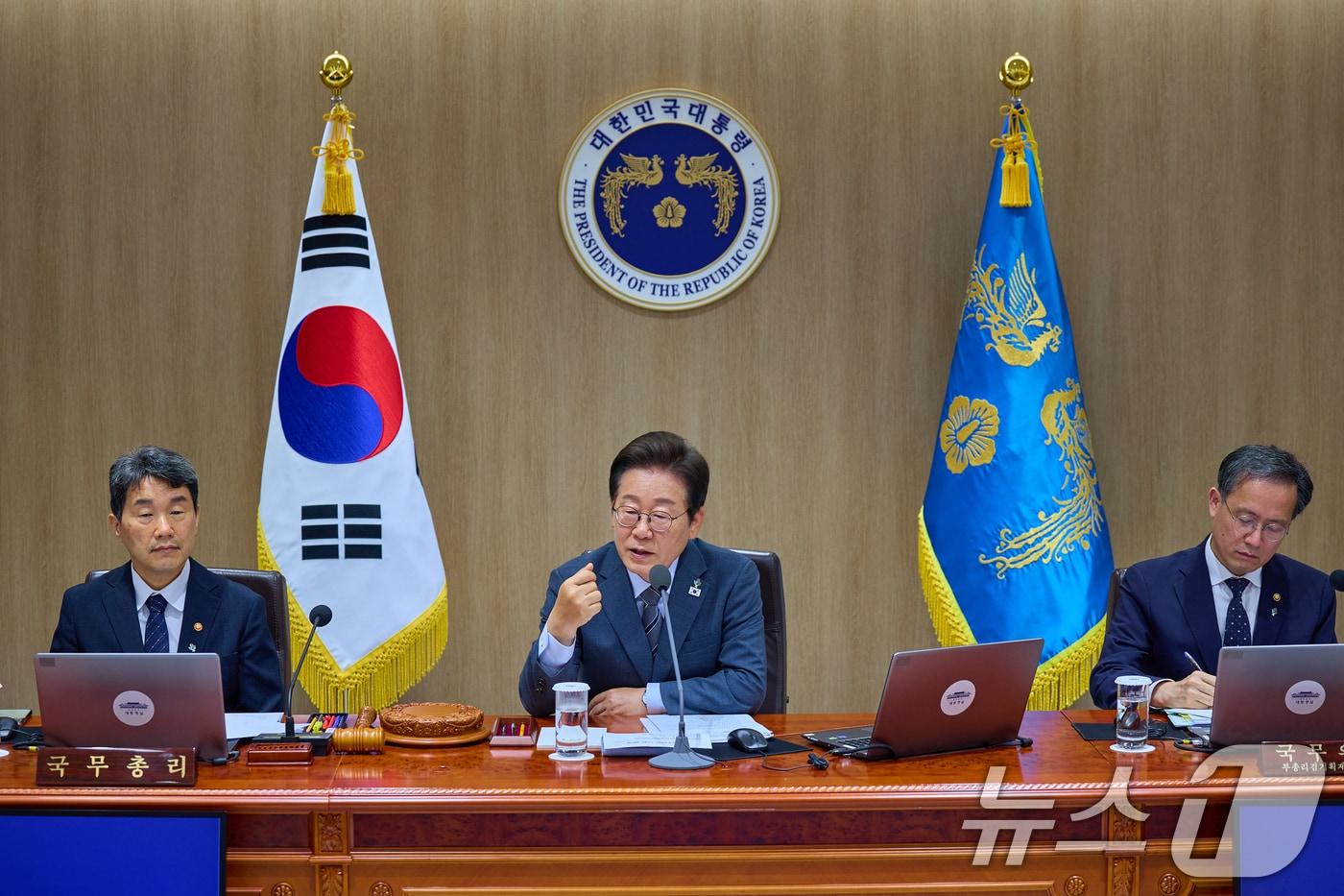 이재명 대통령이 24일 서울 용산 대통령실 청사에서 열린 국무회의에서 발언하고 있다. (대통령실 제공. 재판매 및 DB 금지) 2025.6.24/뉴스1 ⓒ News1 허경 기자