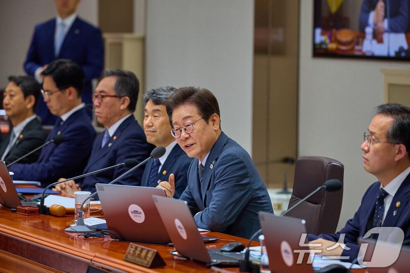 이재명 대통령이 24일 서울 용산 대통령실 청사에서 열린 국무회의에서 발언하고 있다. &#40;대통령실 제공. 재판매 및 DB 금지&#41; 2025.6.24/뉴스1 ⓒ News1 허경 기자