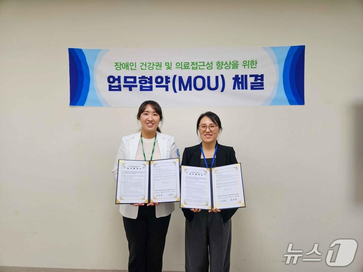 본문 이미지 - 충북대학교 장애인보건의료센터가 24일 충북북부장애인권익옹호기관과 장애인 권익 향상을 위한 업무협약을 했다.(충북대병원 제공. 재판매 및 DB금지)/뉴스1