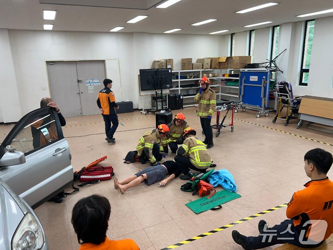 본문 이미지 - 경기도소방학교 펌뷸런스 교육. (경기도소방재난본부 제공. 재판매 및 DB 금지) 2025.6.25/뉴스1