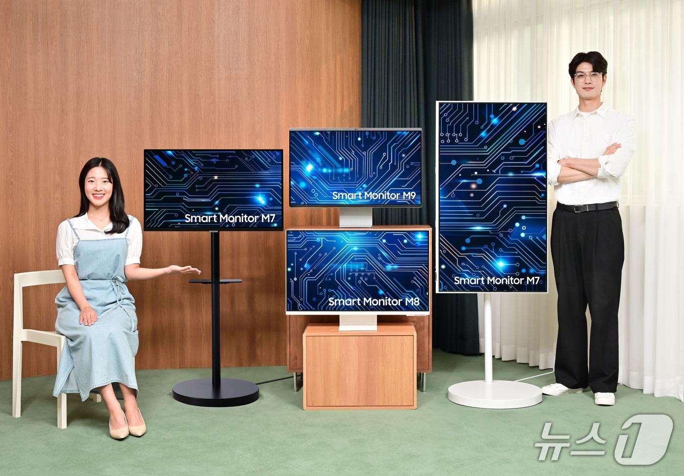 삼성전자가 2025년형 스마트모니터 신제품 3종과 무빙스탠드 신제품을 출시했다. (사진제공 = 삼성전자) 