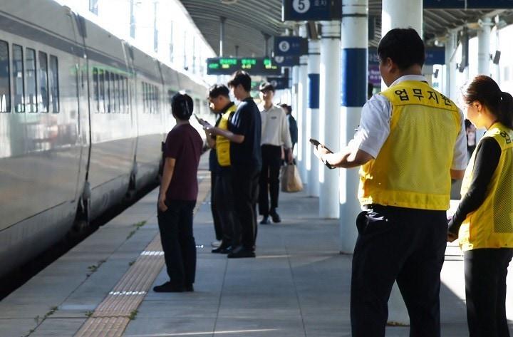 본문 이미지 - 에스알이 6월 27일부터 한 달간 특별기동검표단을 투입해 SRT 부정승차 집중단속에 나선다(에스알 제공).