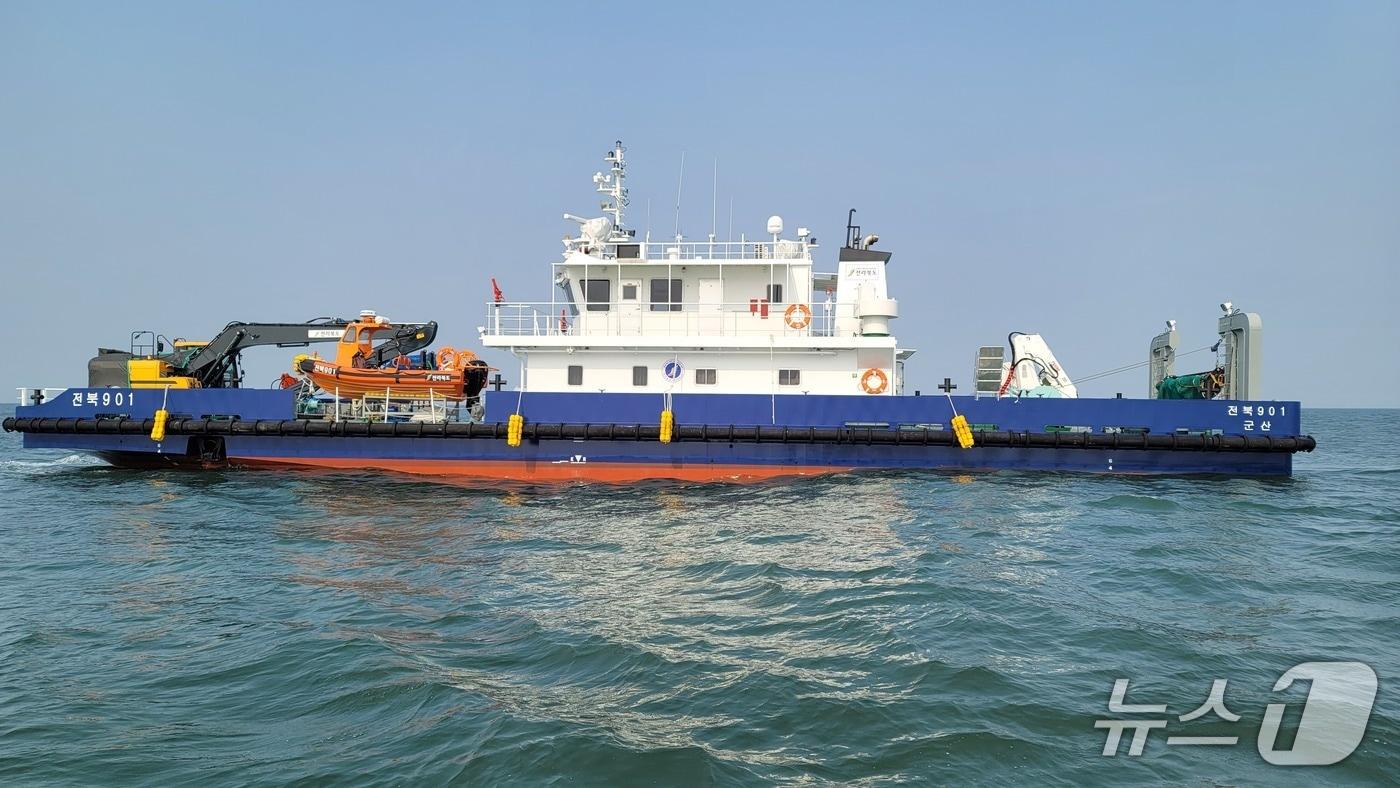 전북도 어장정화선 전북901호.(전북도 제공. 재판매 및 DB금지)/뉴스1