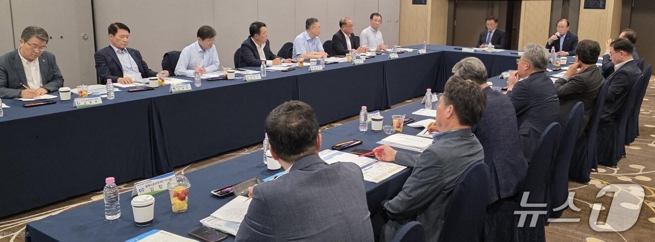 본문 이미지 - 전국 신용보증재단 이사장들이 전주 라한호텔에서 머리를 맞대고 중소상공인 지원 협력 방안을 모색했다.&#40;전북신보 제공. 재판매 및 DB금지&#41;
