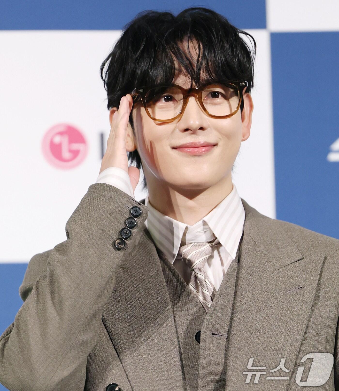 본문 이미지 - 배우 임시완이 25일 서울 영등포구 CGV여의도에서 열린 제4회 청룡시리즈어워즈 핸드프린팅 행사에서 포즈를 취하고 있다. 2025.6.25/뉴스1 ⓒ News1 권현진 기자