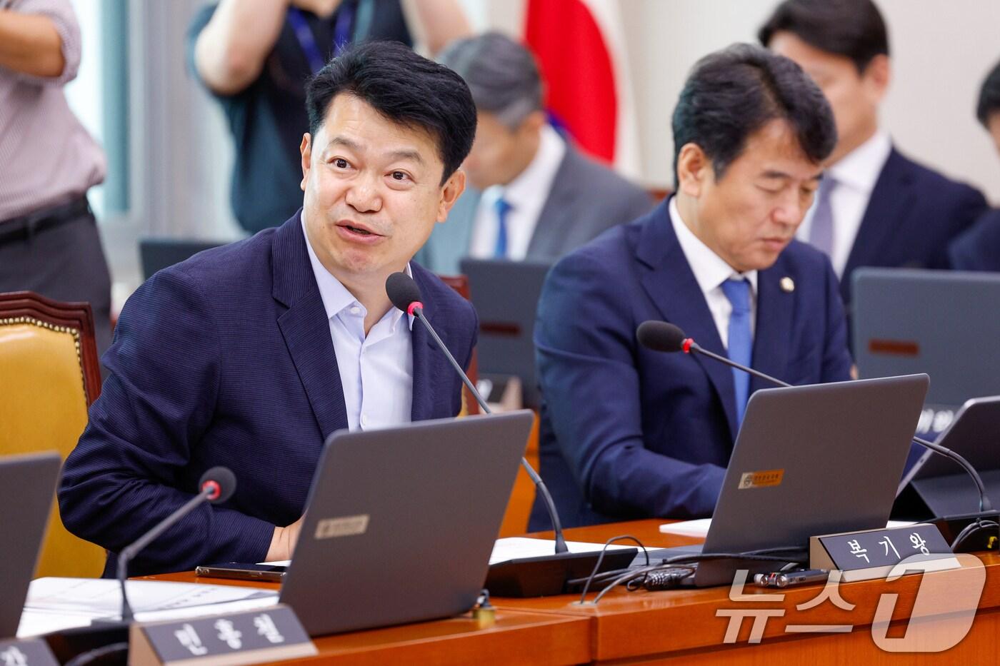 간사에 선임된 복기왕 더불어민주당 의원이 25일 오전 서울 여의도 국회에서 열린 제426회국회&#40;임시회&#41; 국토교통위원회 제1차 전체회의에서 인사말을 하고 있다. 2025.6.25/뉴스1 ⓒ News1 안은나 기자