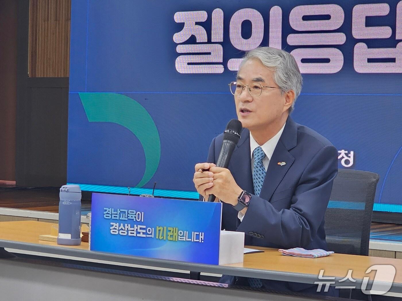 본문 이미지 - 박종훈 경남교육감이 25일 경남교육청에서 기자 간담회를 열고 질의를 받고 있다. ⓒ 뉴스1 박민석 기자